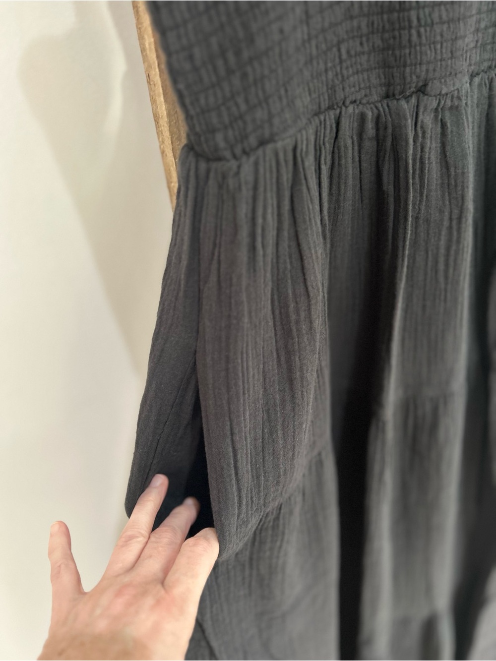 Quince Black Smocked Tiered Midi Dress Sleeveless Pocket’s Women’s Size XS NWT - Picture 4 of 8